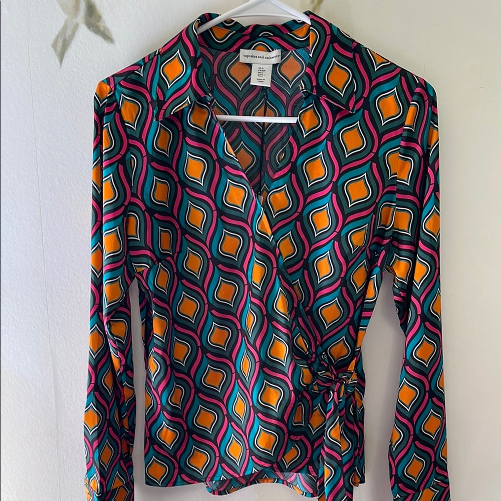 cupcakes & cashmere Vibrant Multicolor Geometric Crossbody Sash Tie Blouse
